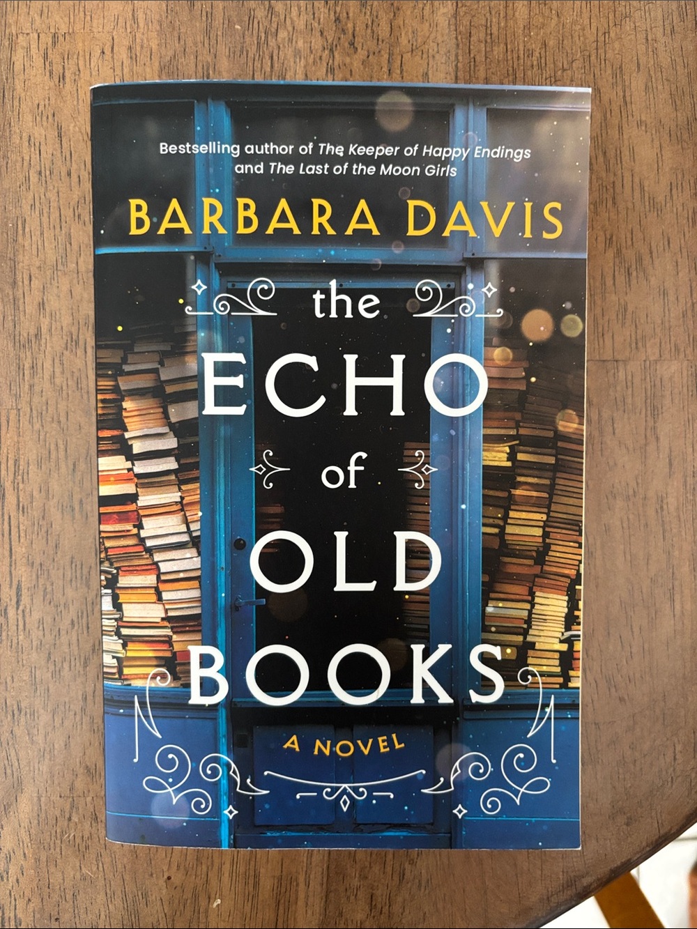 Barbara Davis - The Echo of Old Books (Blue Cover)